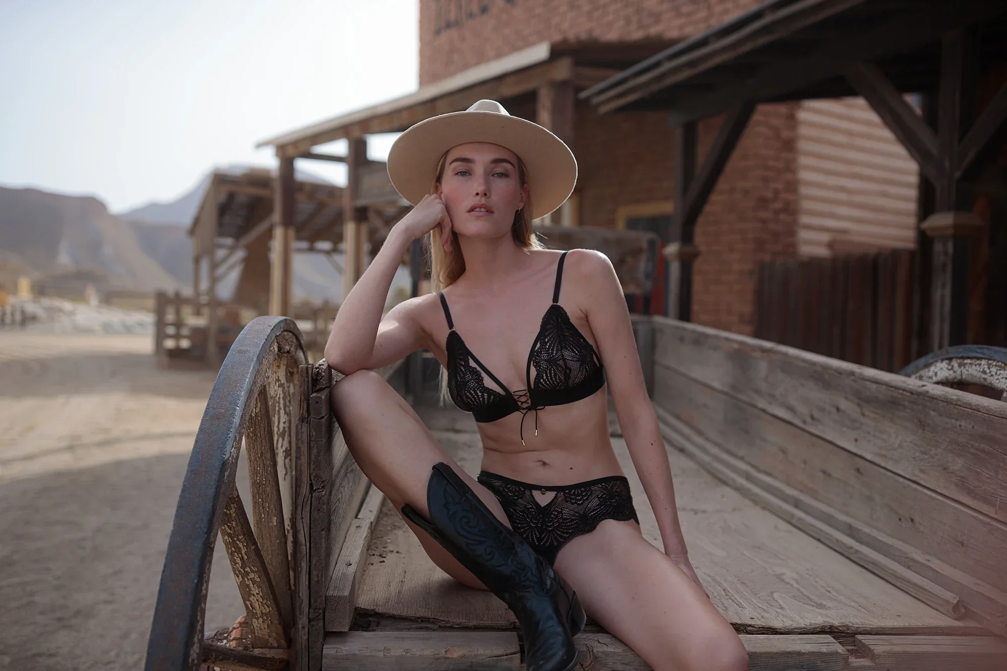 Atelier Amour Enlace Moi Sexy Lace Wireless Triangle Bra — view 7
